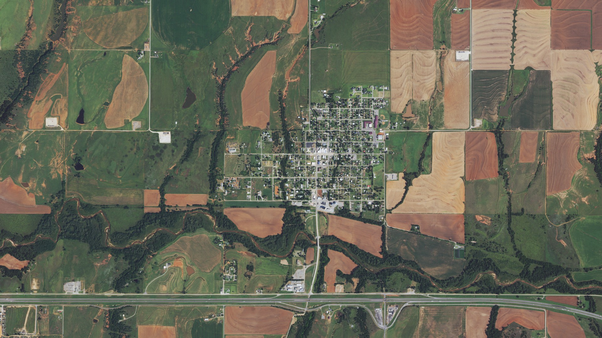 Natural-color aerial photograph of land around Hydro, Oklahoma