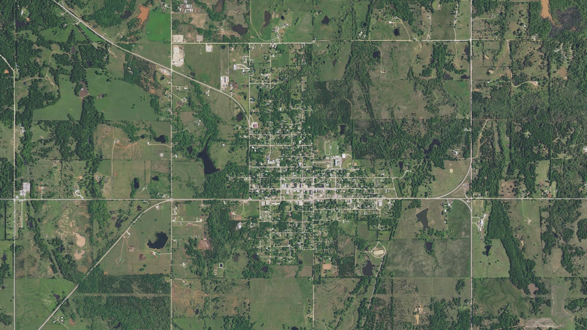 Natural-color aerial photograph of land around Maud, Oklahoma