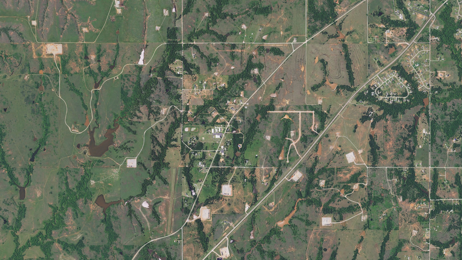 Natural-color aerial photograph of land around Middleberg, Oklahoma