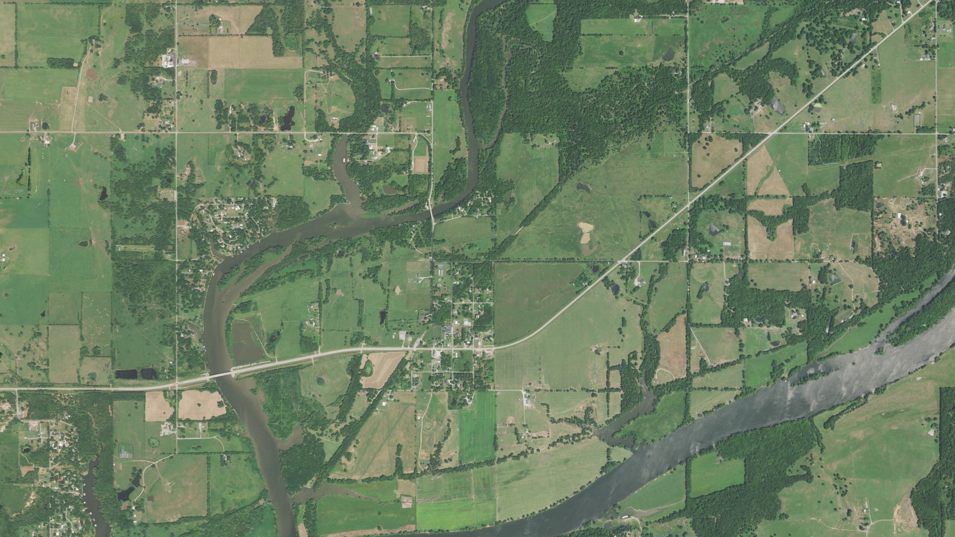 Natural-color aerial photograph of land around Pensacola, Oklahoma