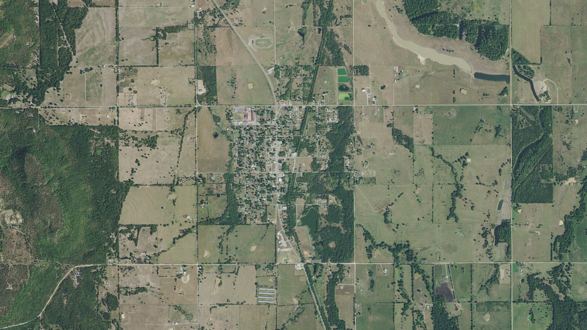 Natural-color aerial photograph of land around Porum, Oklahoma