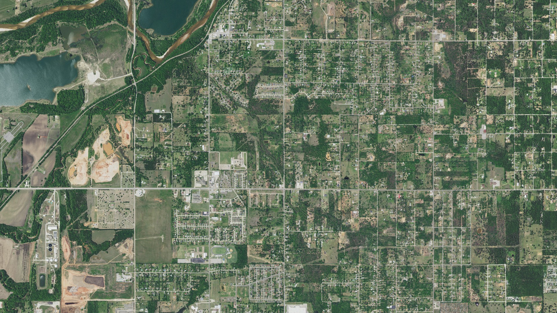 Natural-color aerial photograph of land around Spencer, Oklahoma