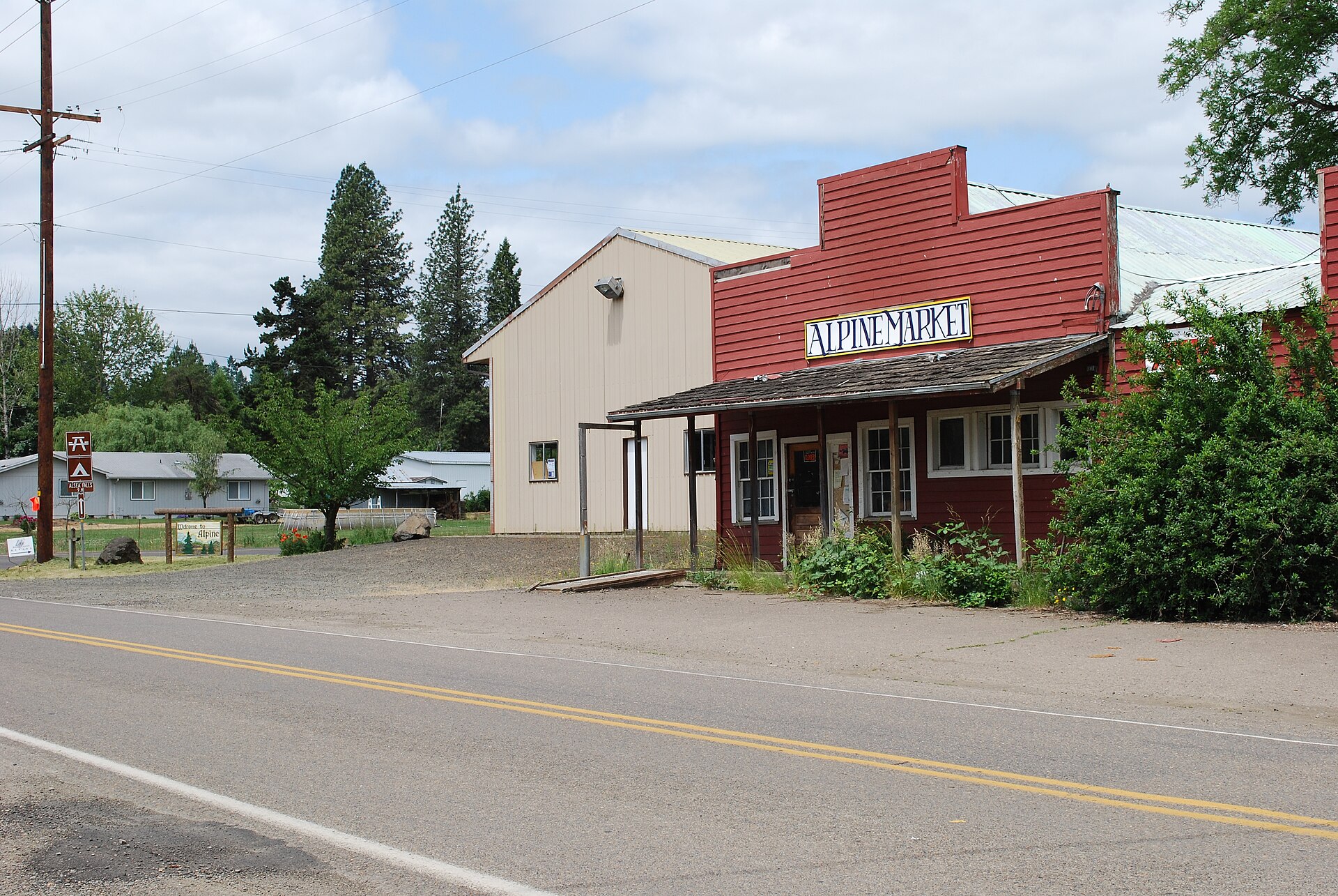 Local store and RFD Station in Alpine — Oregon