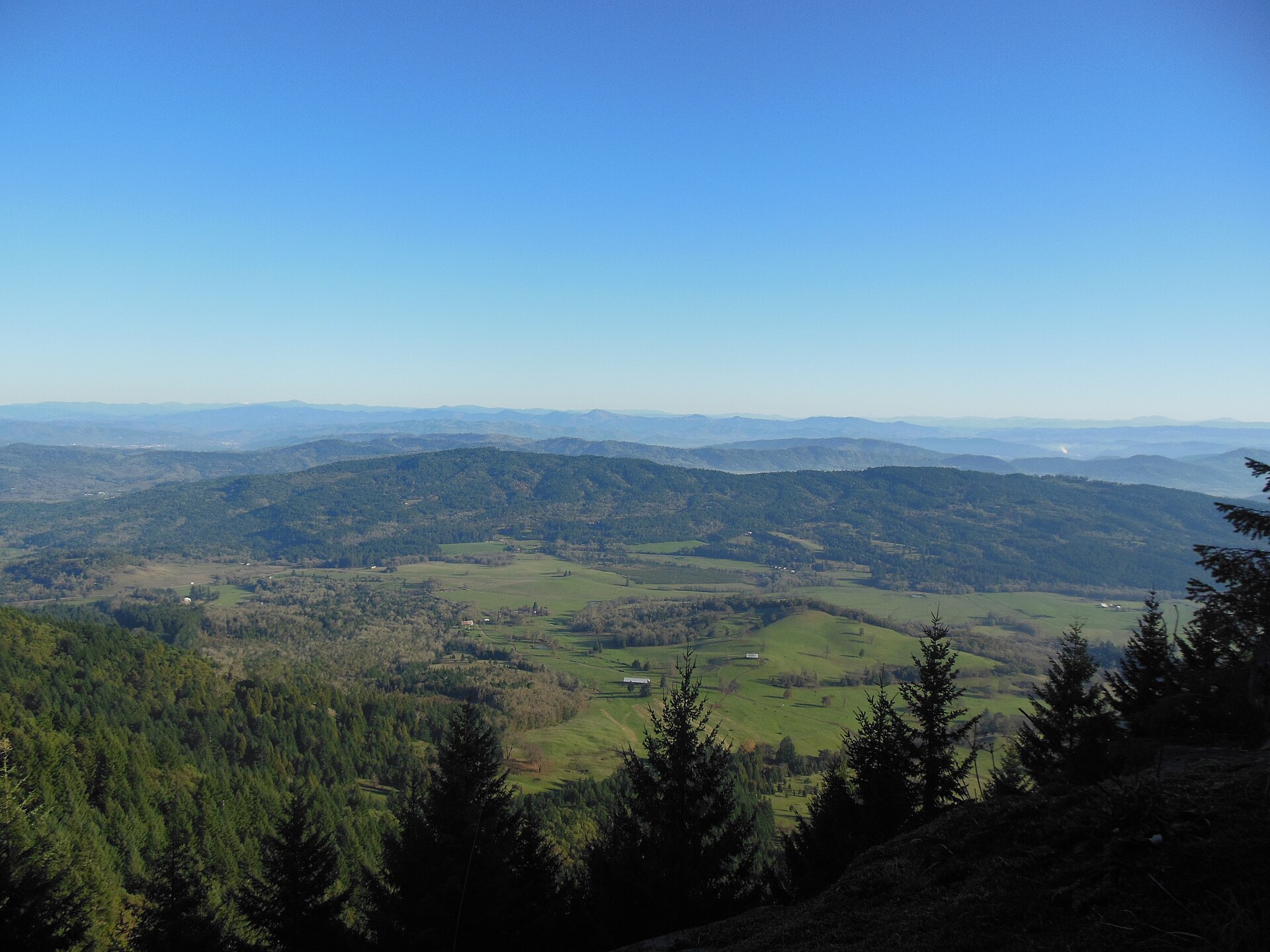 View east from the Callahans rock climbing area, west of Roseburg, in Douglas County, Oregon, USA