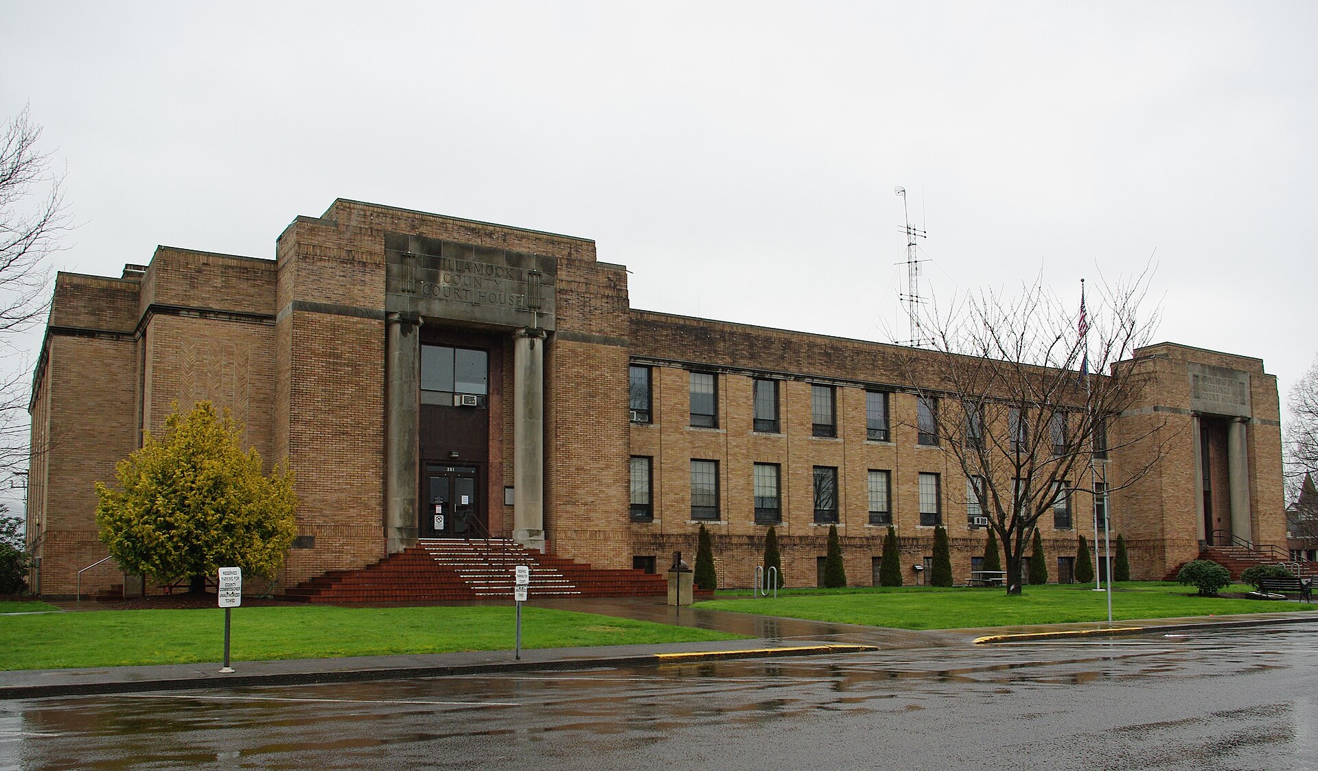 Tillamook County Courthouse in w:Tillamook, Oregon.