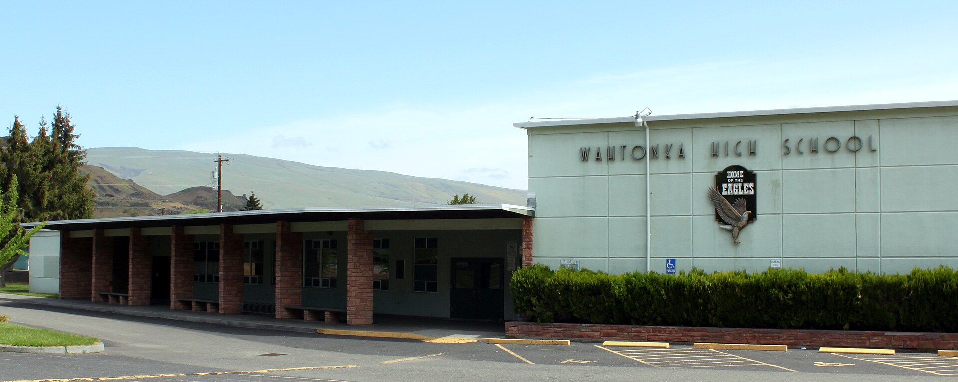 w:Wahtonka High School in w:Chenoweth, Oregon, a suburb of w:The Dalles, Oregon, west campus.
