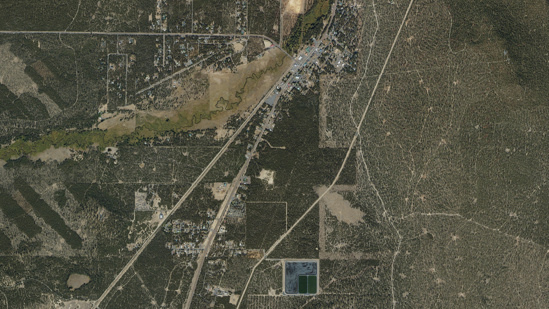 Natural-color aerial photograph of land around Crescent, Oregon