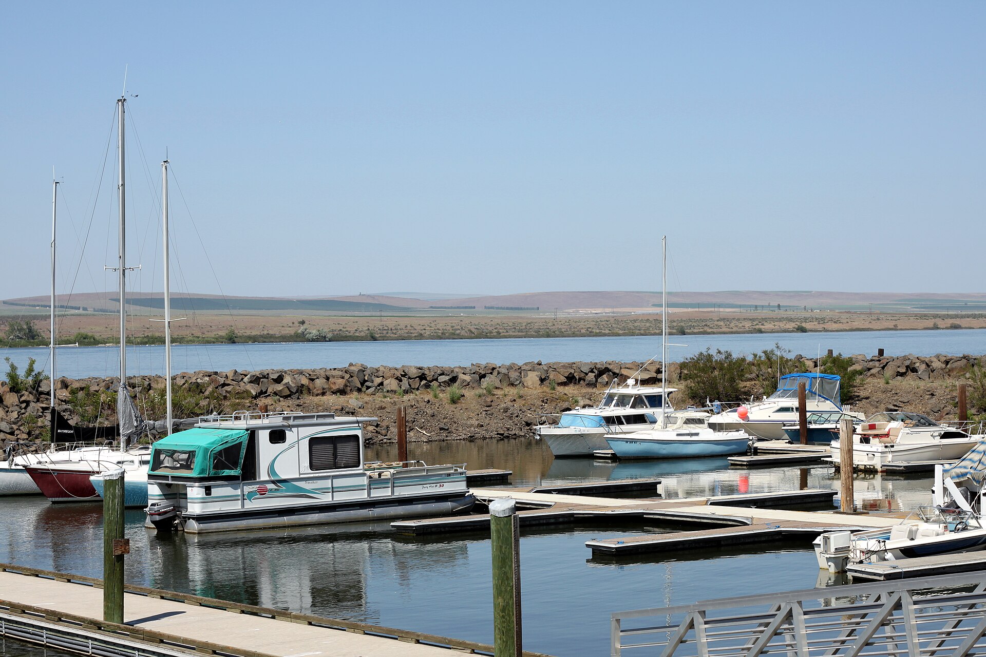 Boats and the Columbia River in the Irrigon, Oregon marina