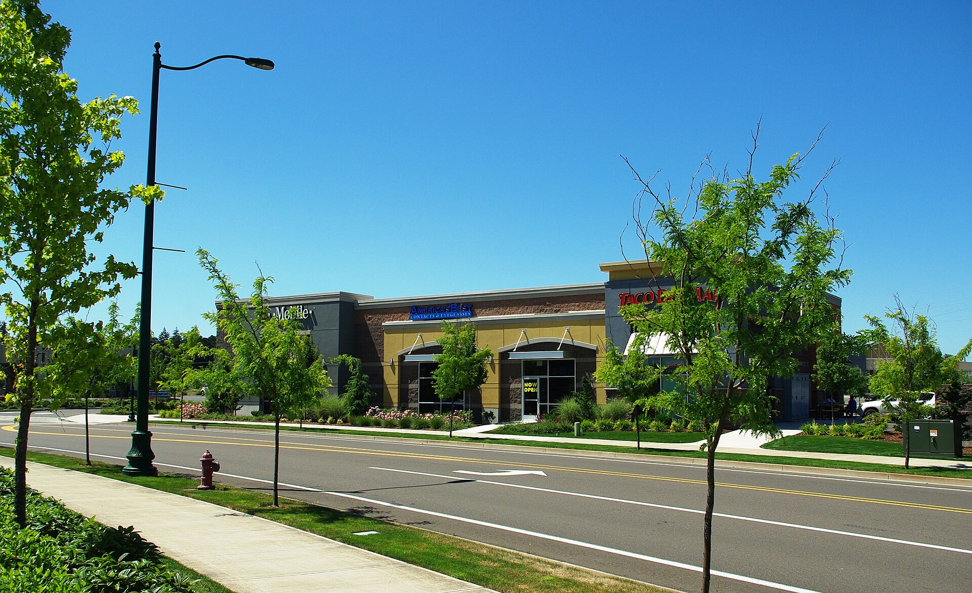 Keizer Station shopping center in w:Keizer, Oregon, USA
