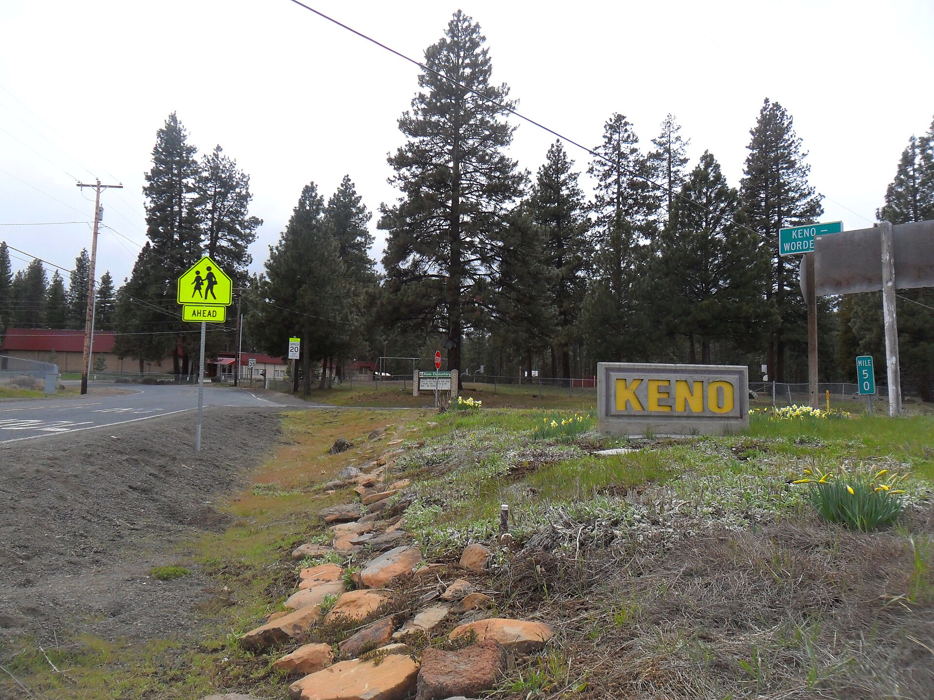 Entrance sign to Keno, Oregon. Keno Elementary in the background.