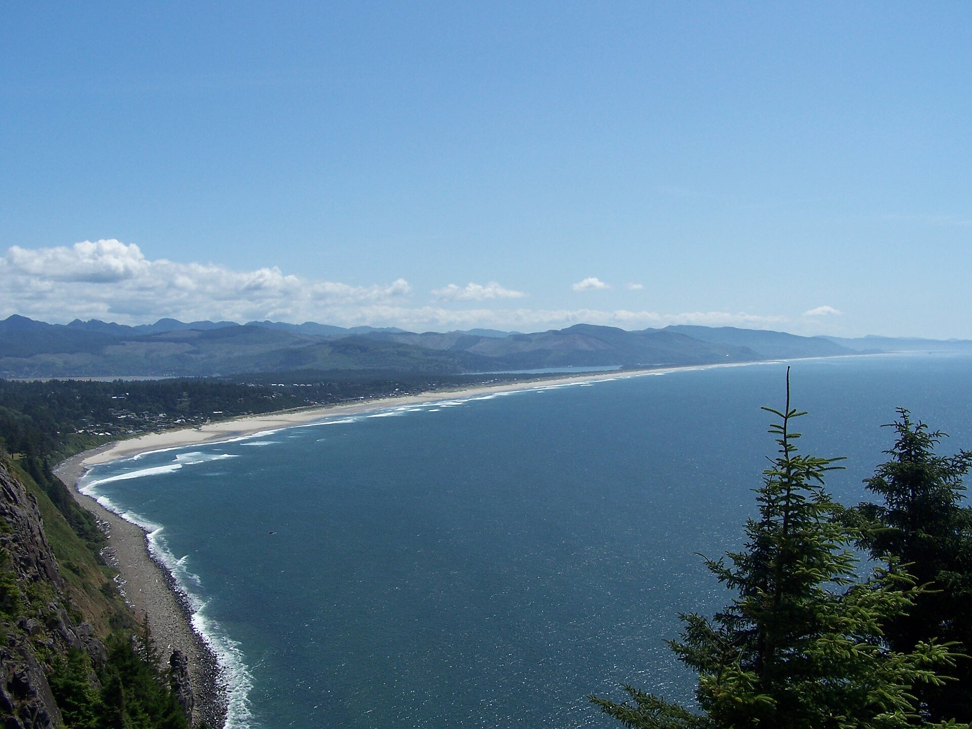 View looking south from a viewpoint along Highway 101 in Oswald West State Park, Oregon. — Neahkahnie, Oregon
