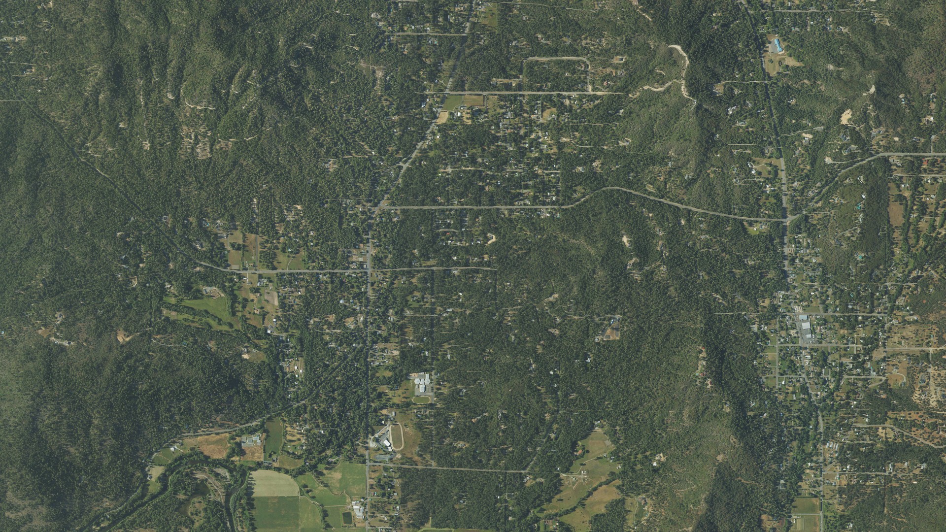 Natural-color aerial photograph of land around New Hope, Oregon