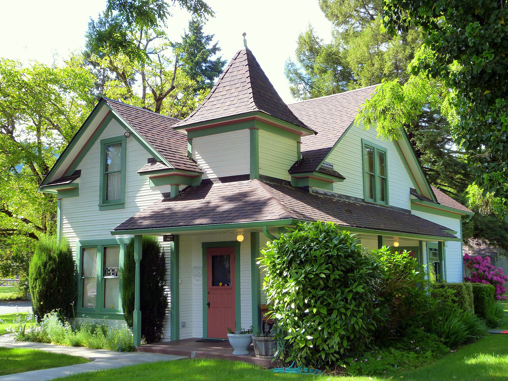The historic Charles and Elizabeth Hatch House (built ca. — Rogue River, Oregon