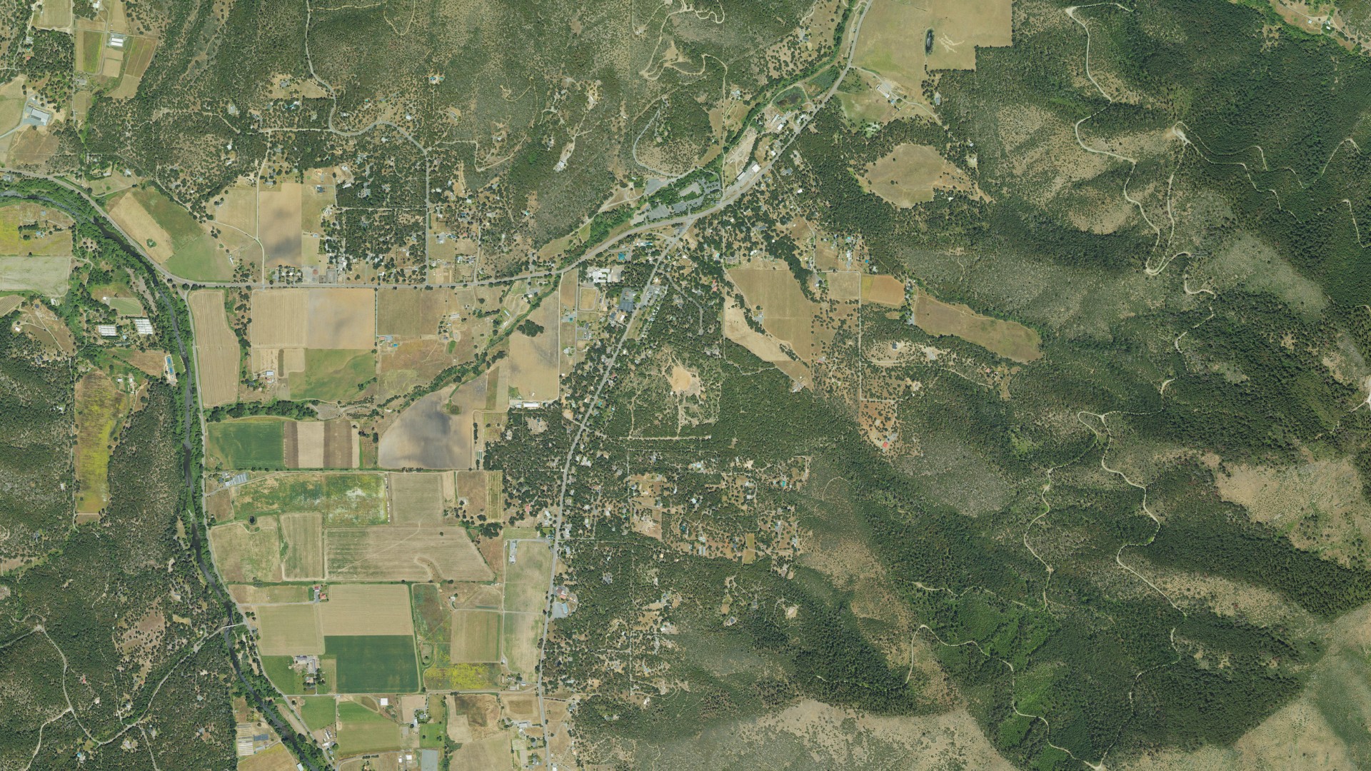 Natural-color aerial photograph of land around Ruch, Oregon
