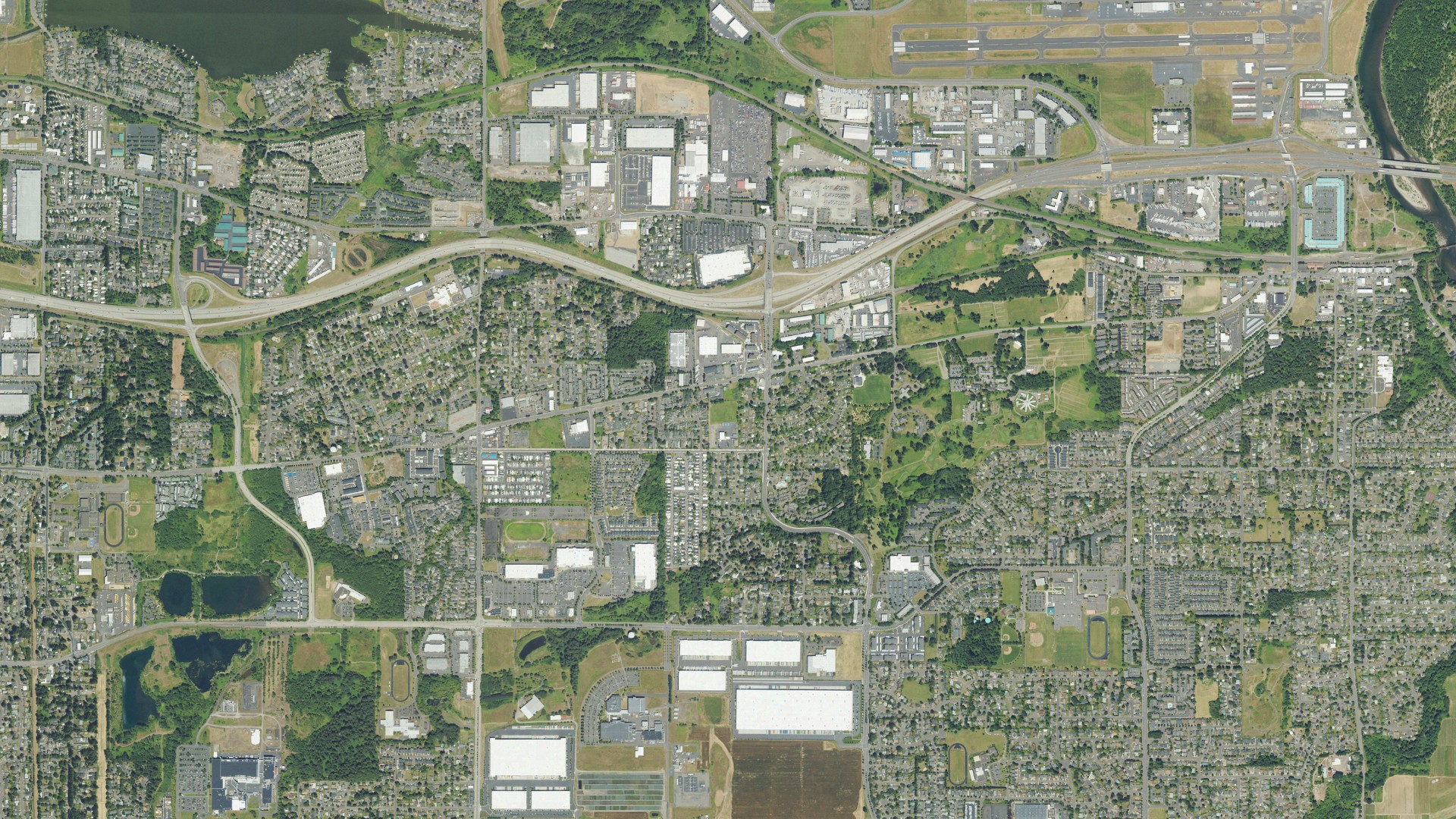 Natural-color aerial photograph of land around Wood Village, Oregon