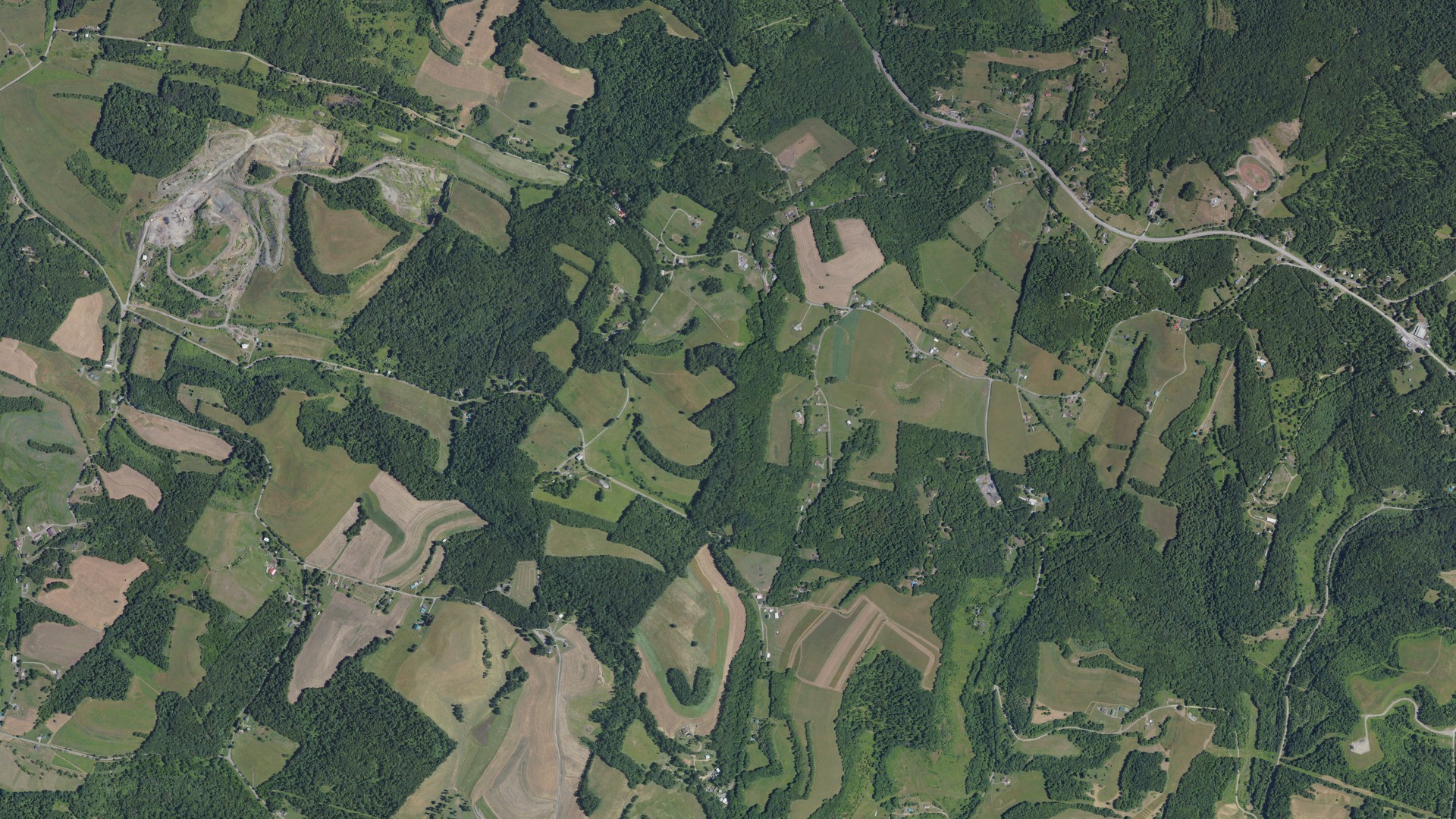 Natural-color aerial photograph of land around Kittanning, Pennsylvania