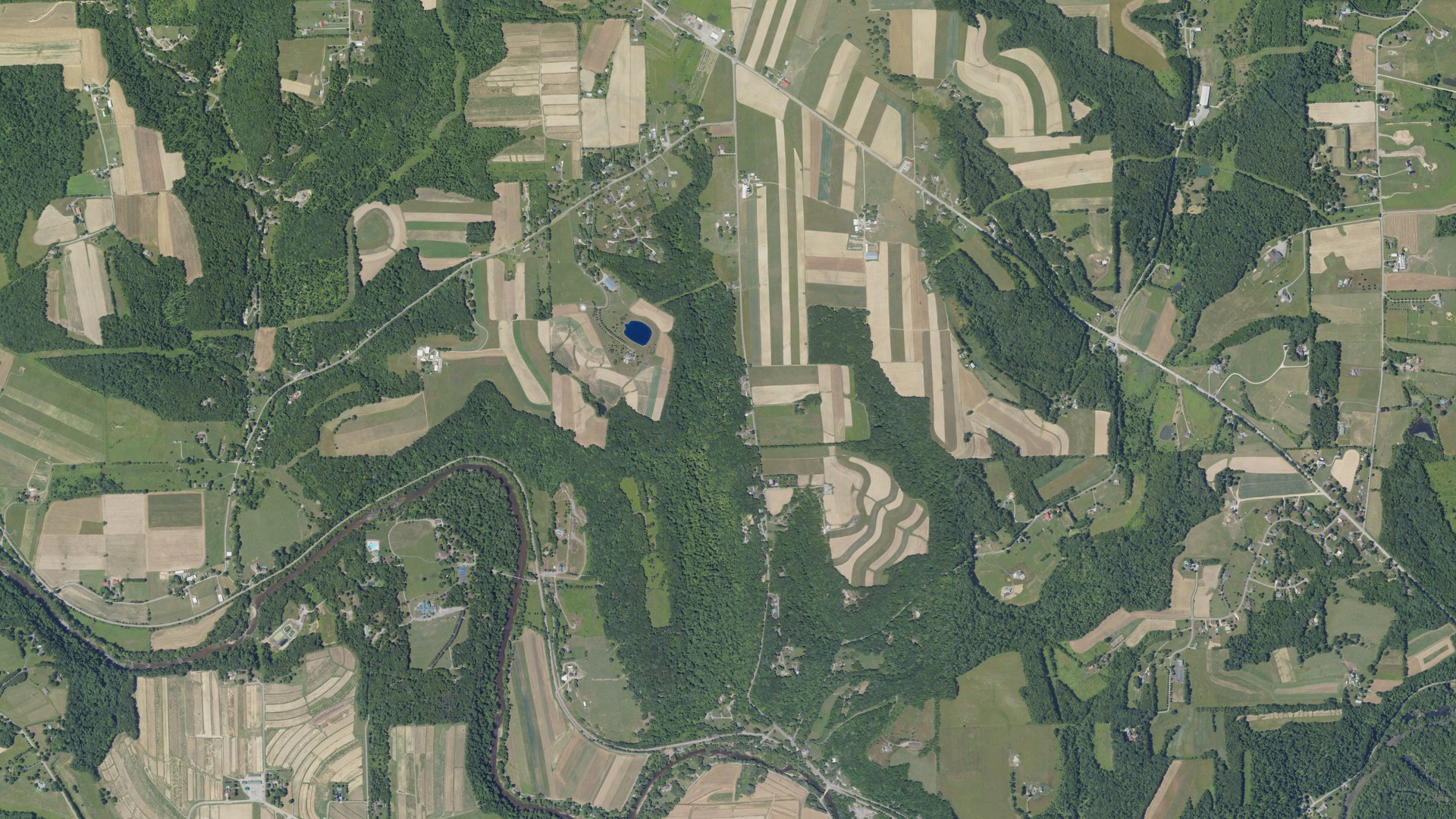 Natural-color aerial photograph of land around Franklin, Pennsylvania