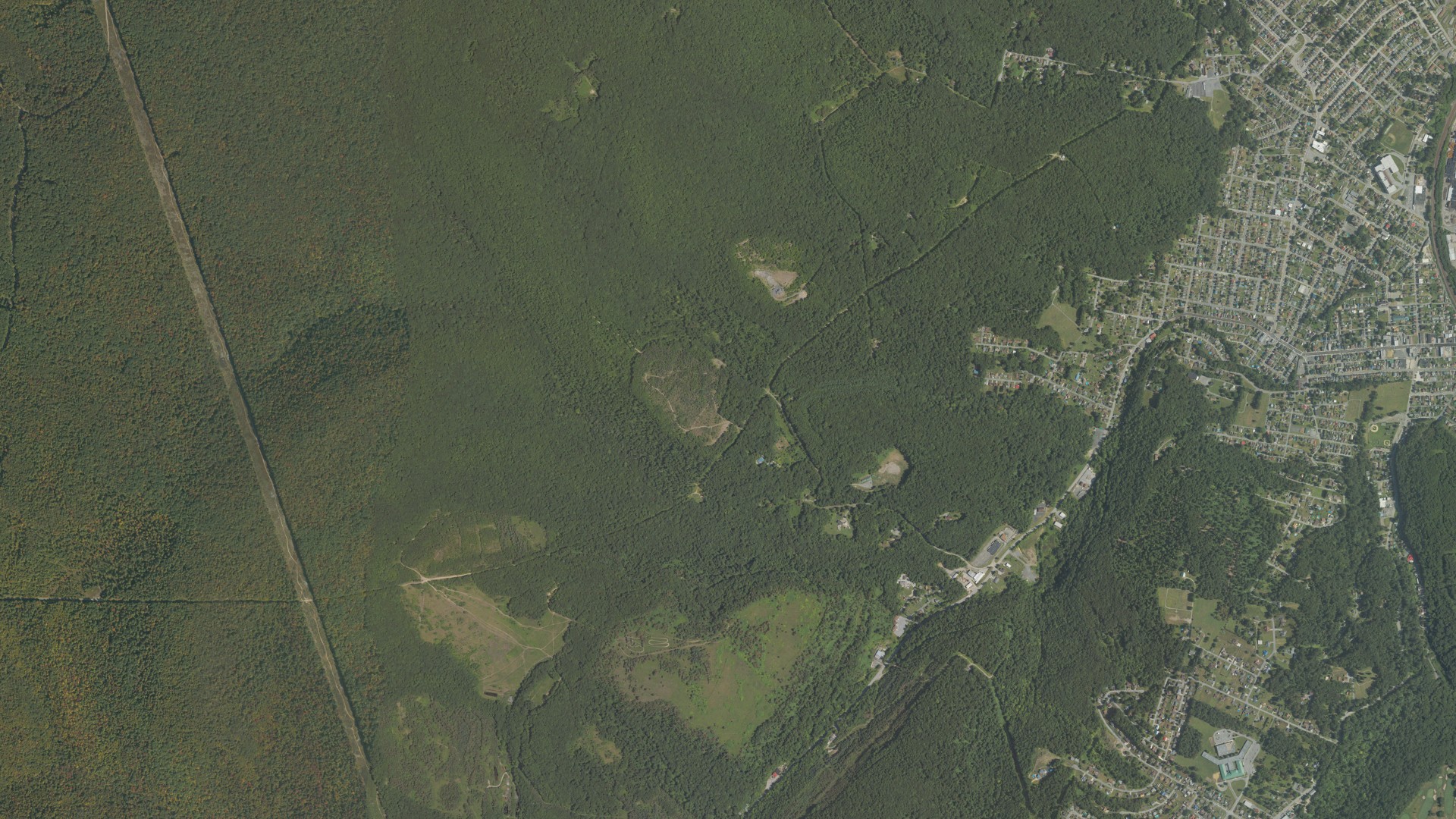 Natural-color aerial photograph of land around Lower Yoder, Pennsylvania