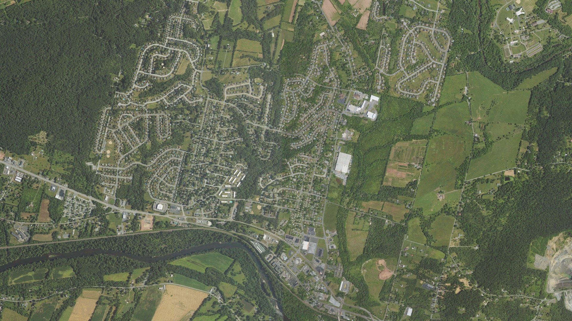 Natural-color aerial photograph of land around Amity Gardens, Pennsylvania