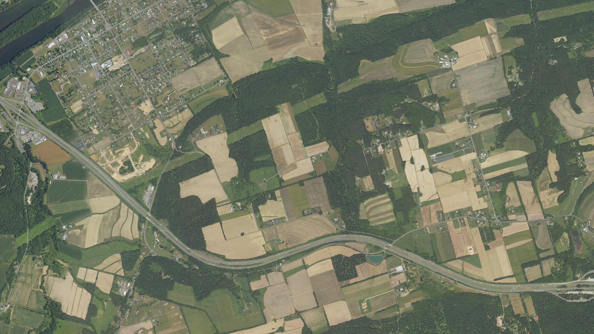 Natural-color aerial photograph of land around Mifflin, Pennsylvania