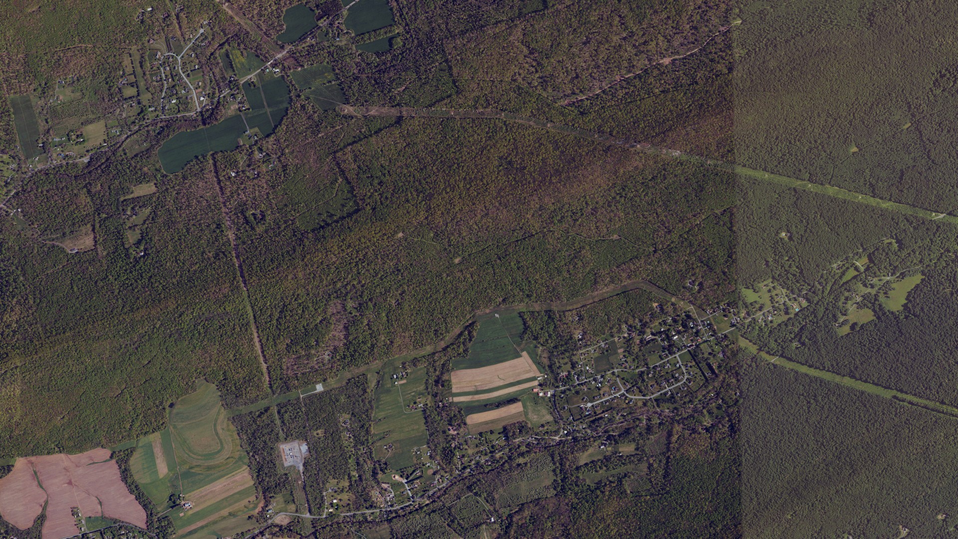 Natural-color aerial photograph of land around Middle Paxton, Pennsylvania