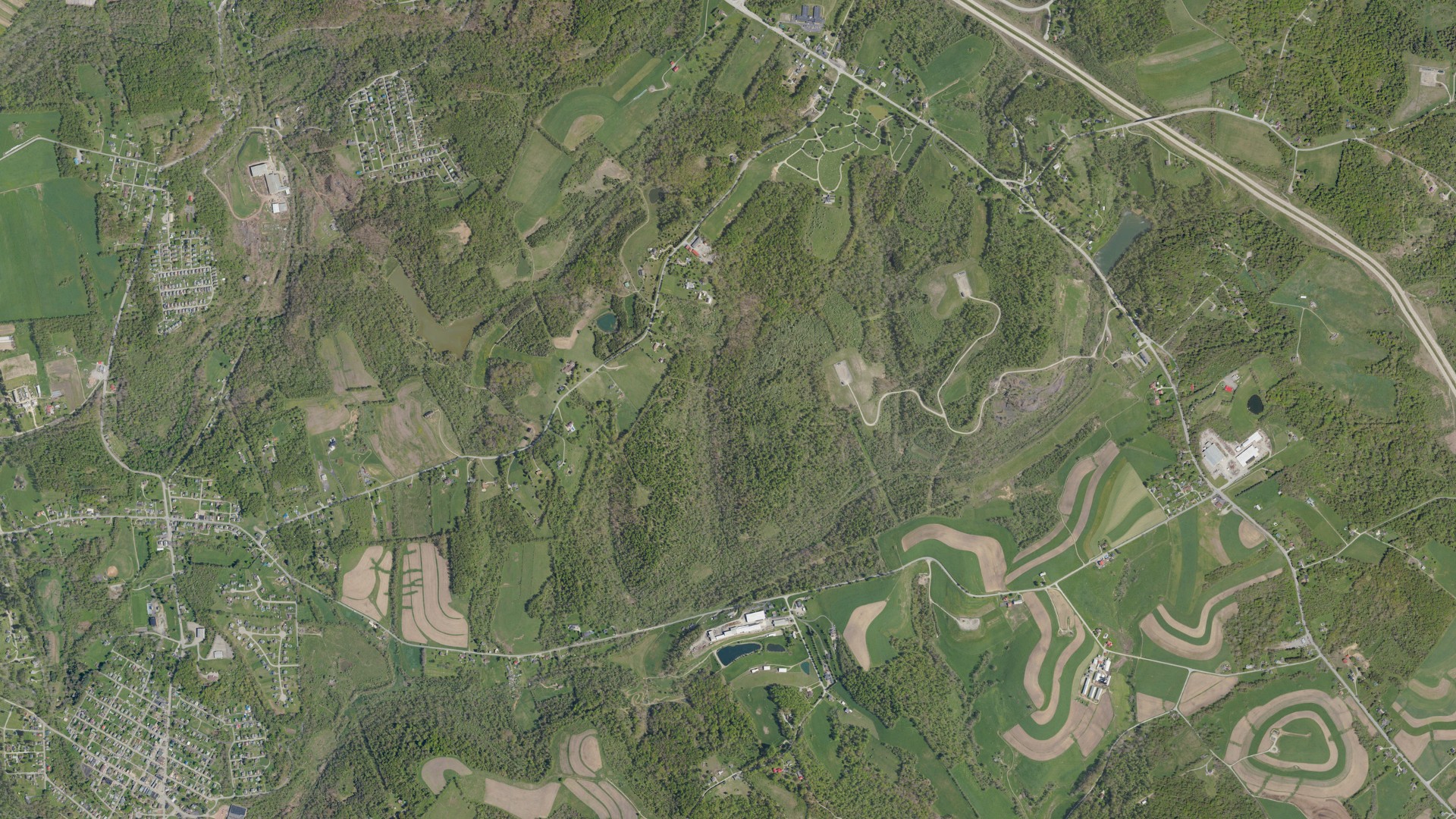 Natural-color aerial photograph of land around Redstone, Pennsylvania