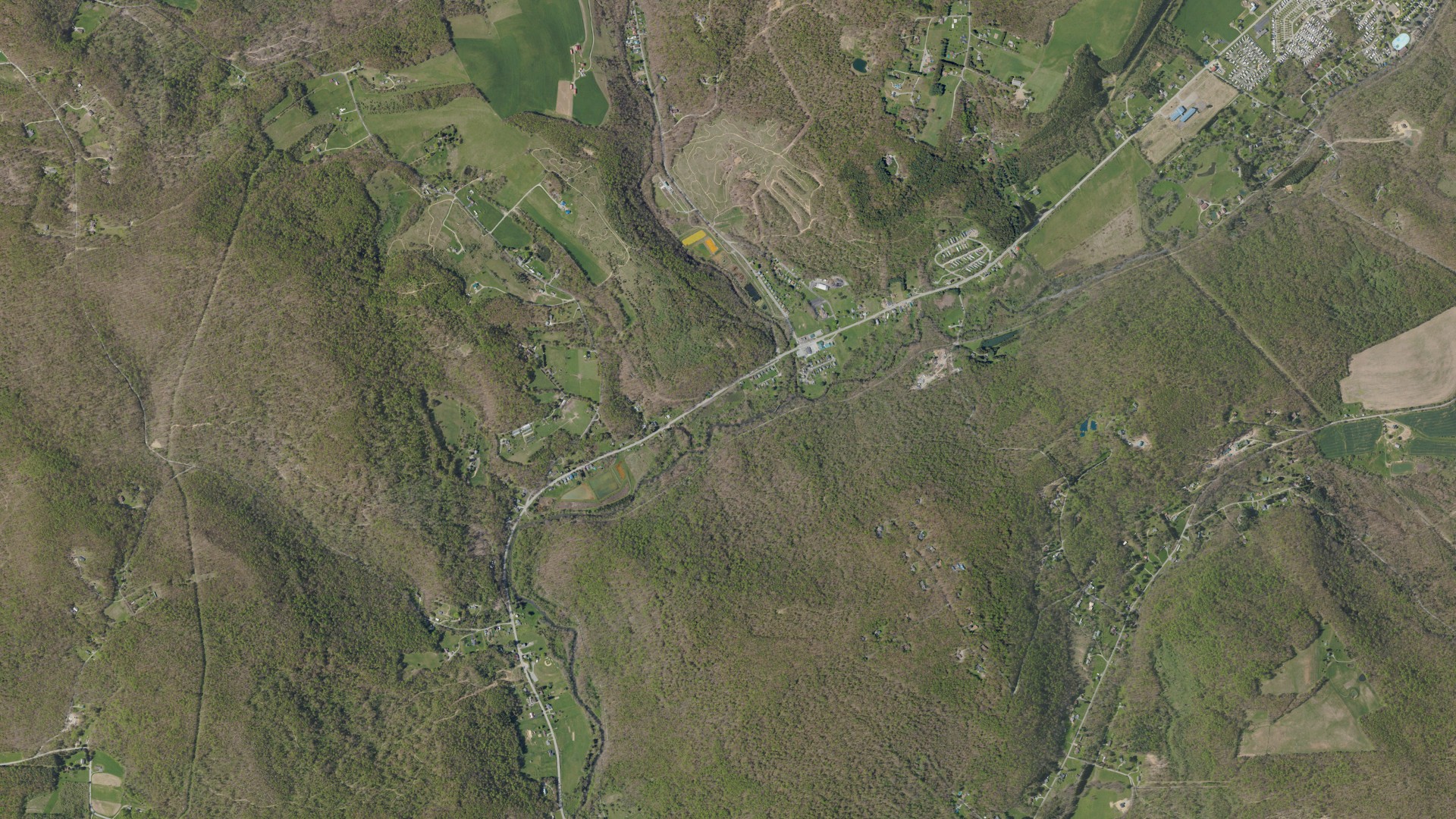 Natural-color aerial photograph of land around Saltlick, Pennsylvania