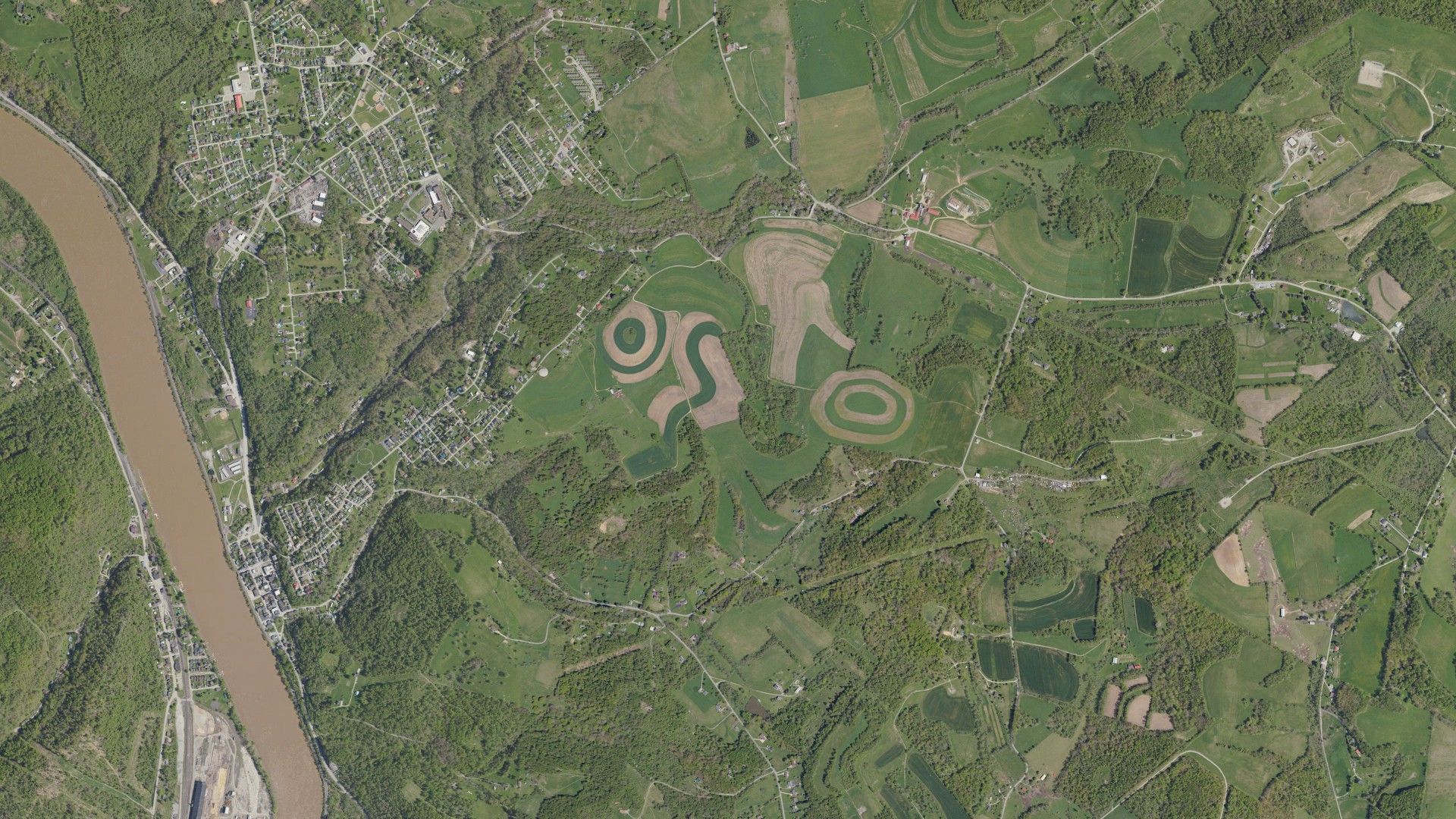 Aerial view of land around Washington, Pennsylvania
