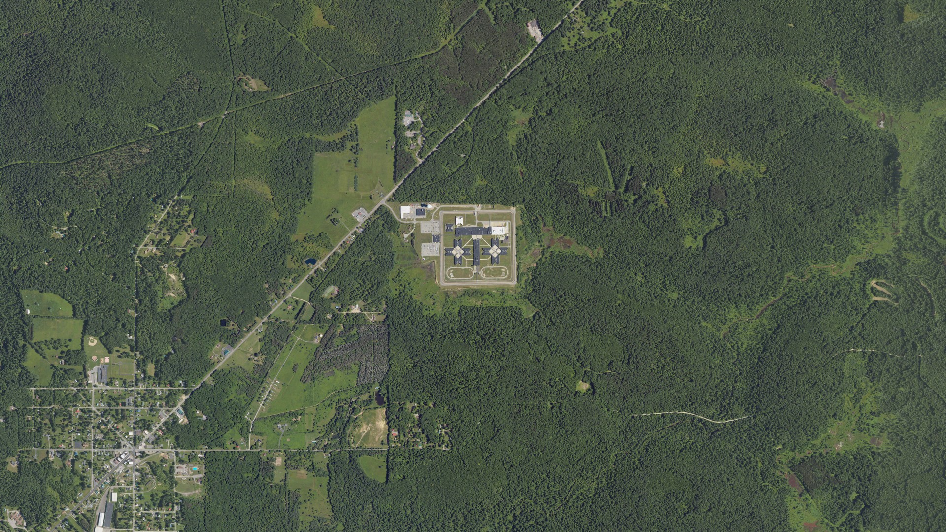 Natural-color aerial photograph of land around Jenks, Pennsylvania
