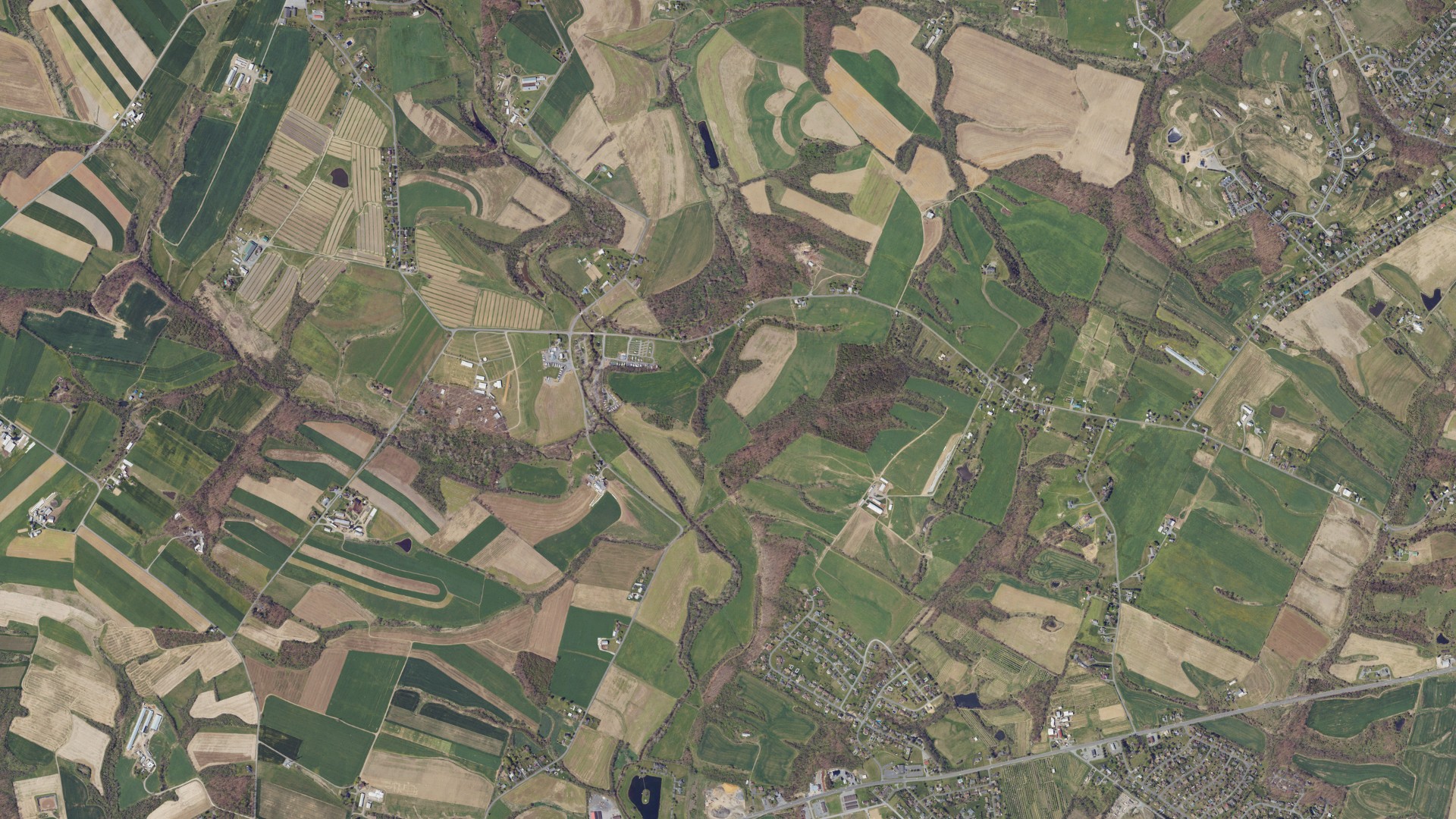 Natural-color aerial photograph of land around Hamilton, Pennsylvania