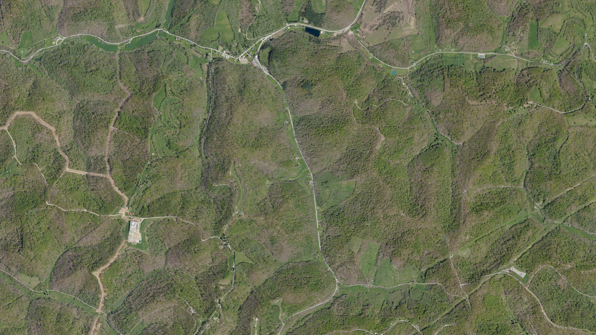 Natural-color aerial photograph of land around Freeport, Pennsylvania
