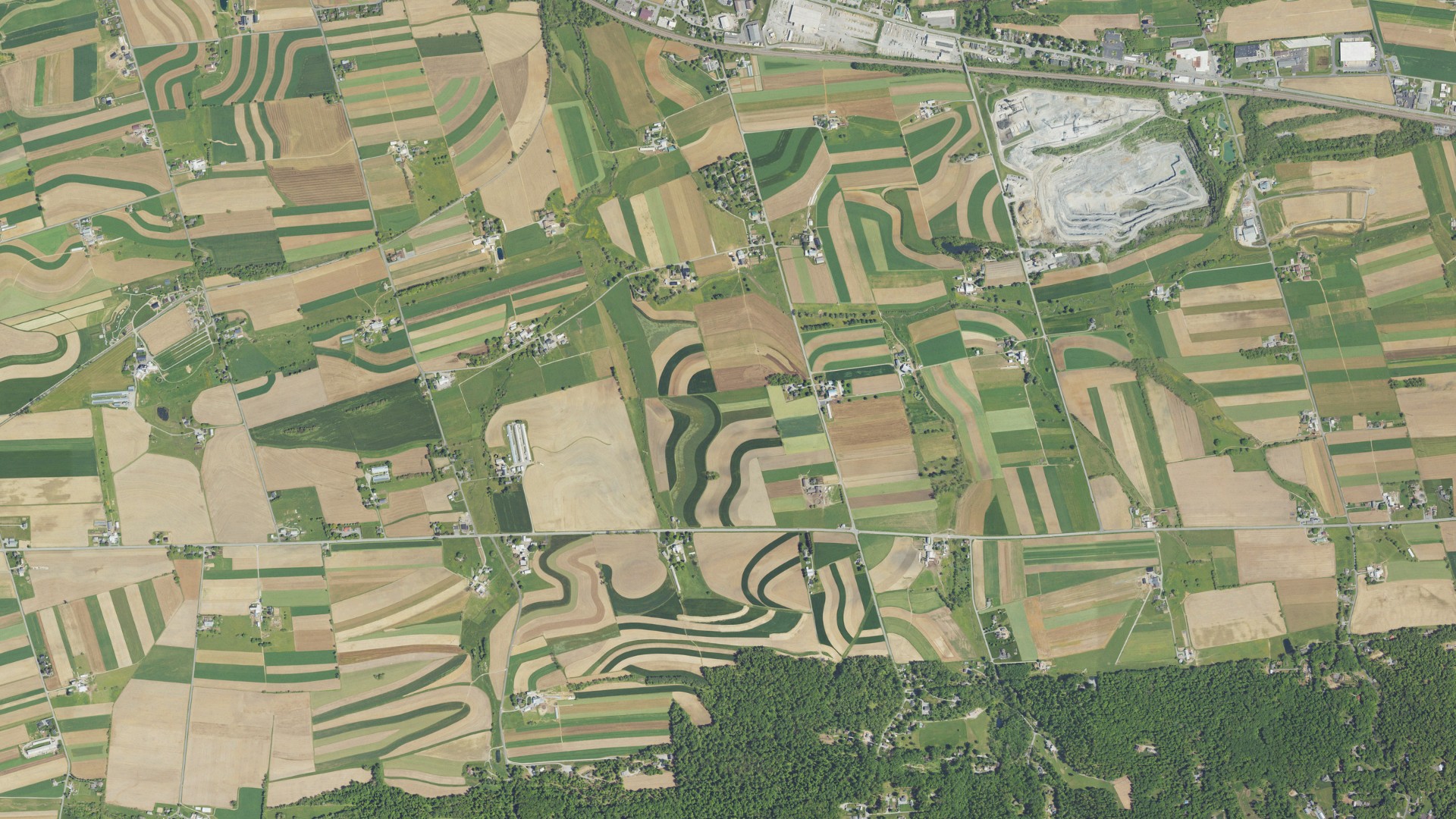 Aerial view of land around Paradise, Pennsylvania