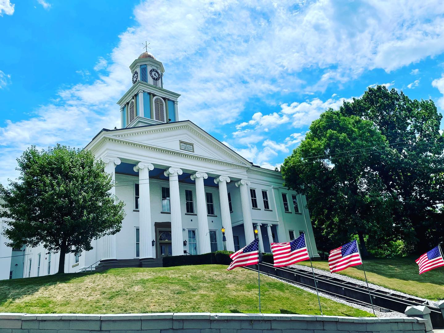 Lawrence County PA Couthouse in summer overlooked by blue sky and cirrus clouds — Pennsylvania