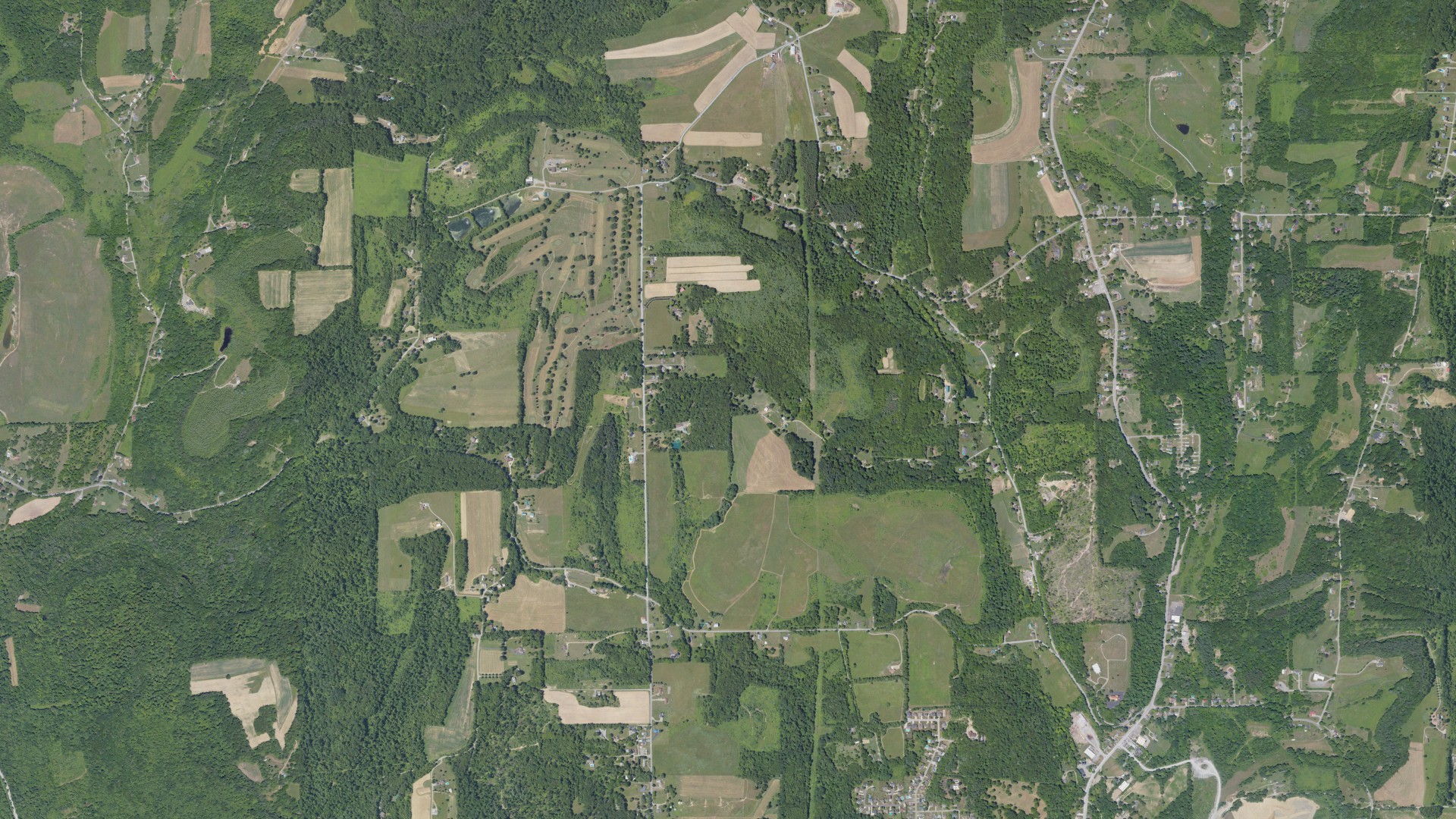 Natural-color aerial photograph of land around Wayne, Pennsylvania