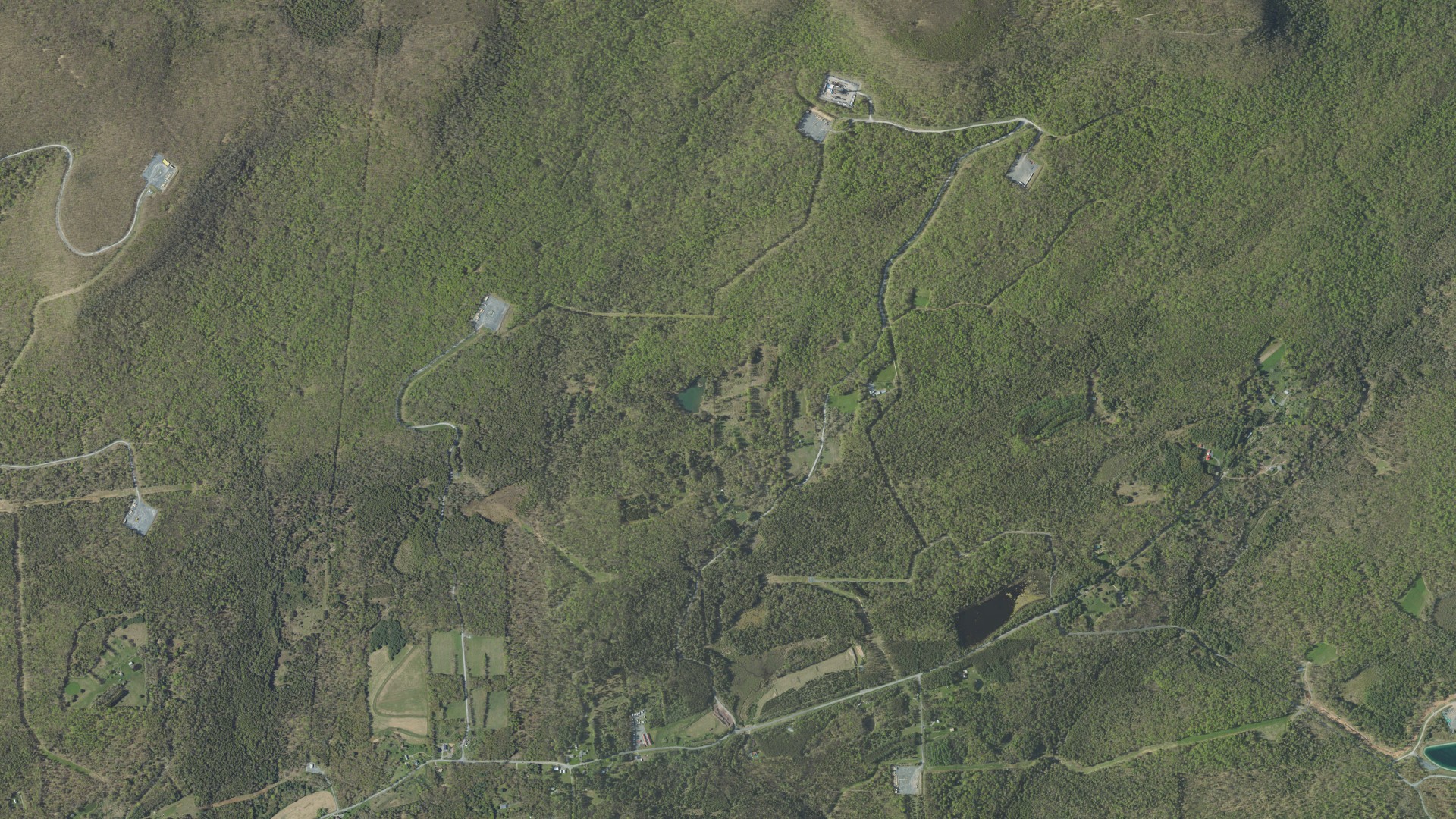 Natural-color aerial photograph of land around Cascade, Pennsylvania