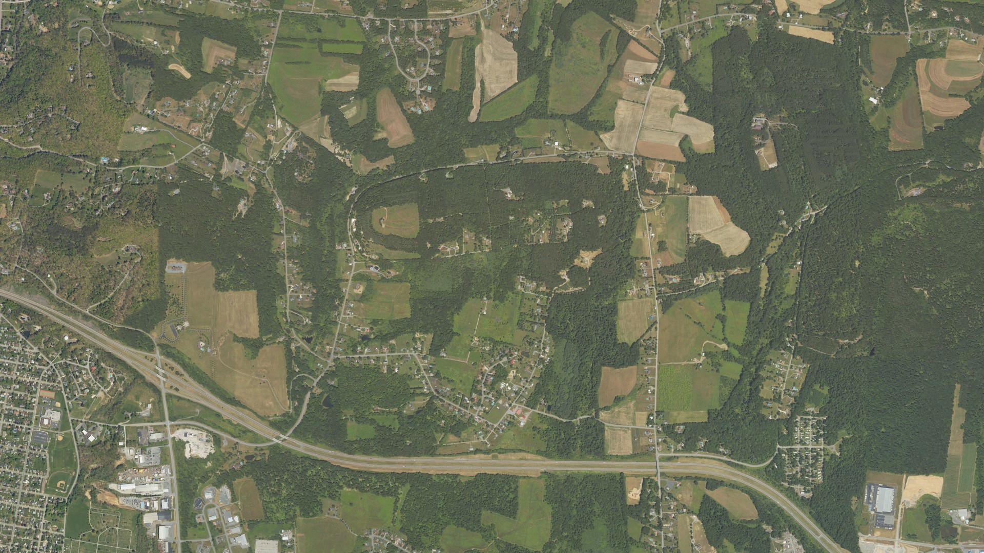 Natural-color aerial photograph of land around Fairfield, Pennsylvania