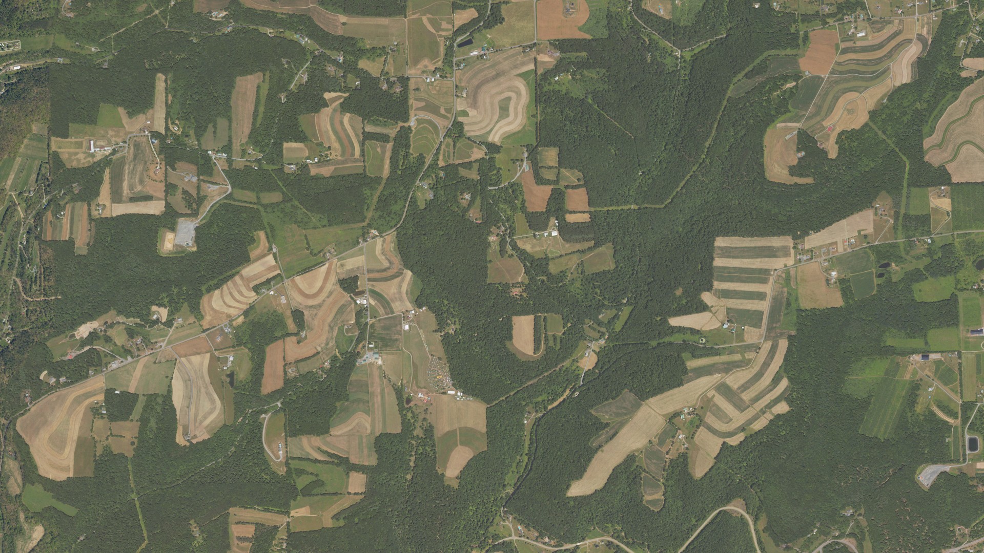Natural-color aerial photograph of land around Upper Fairfield, Pennsylvania