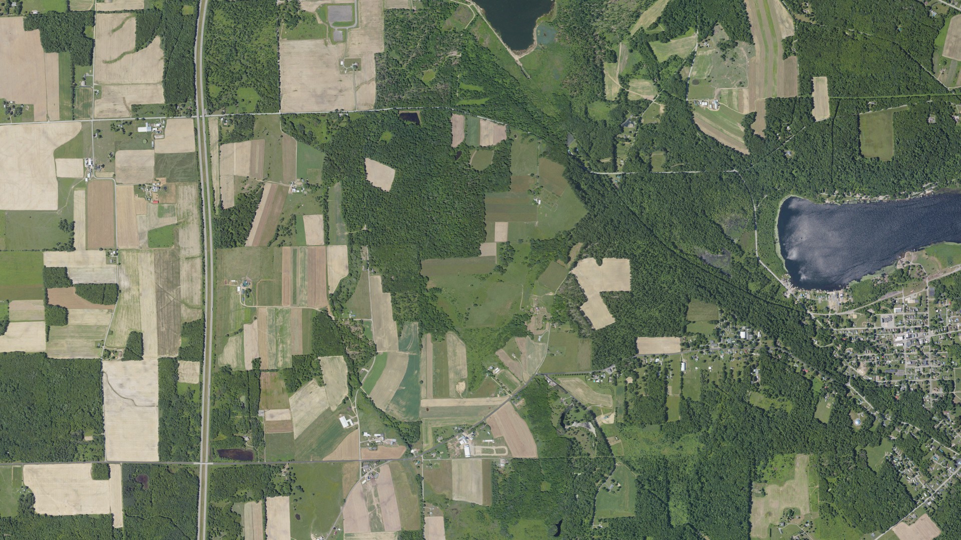 Aerial view of land around Lake, Pennsylvania