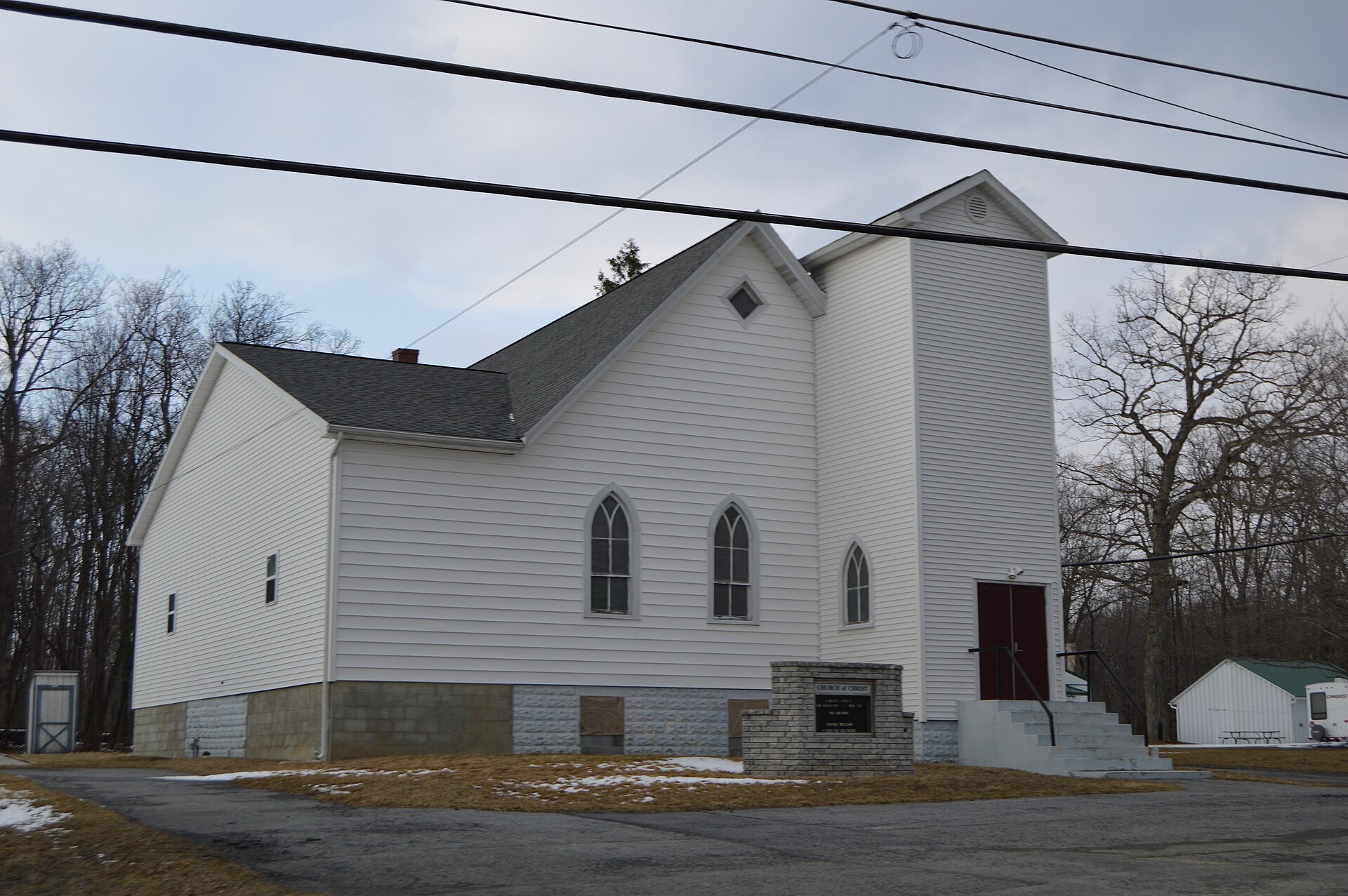 Western side and front of the Broad Top Church of Christ, located at 5117 Railroad Avenue (Pennsylvania Route 913) in Broad Top City, Pennsylvania, United States.