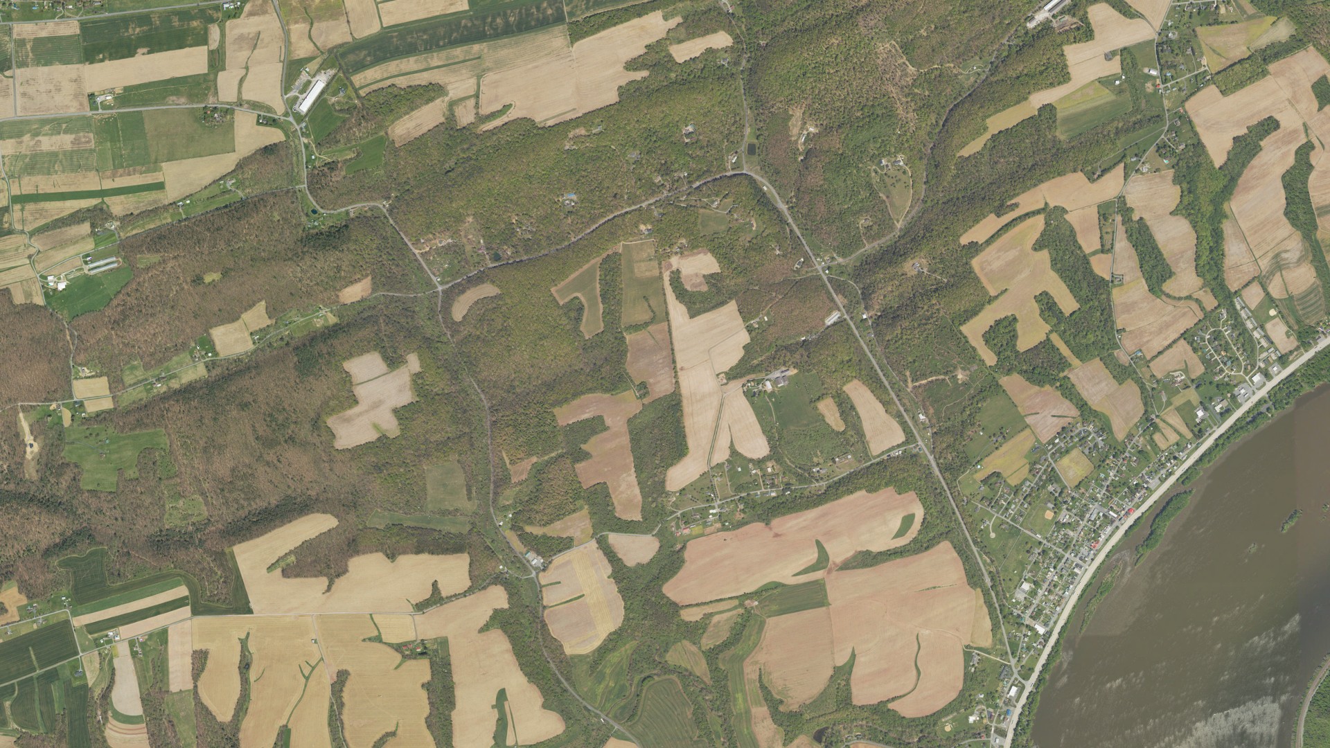 Natural-color aerial photograph of land around Liverpool, Pennsylvania