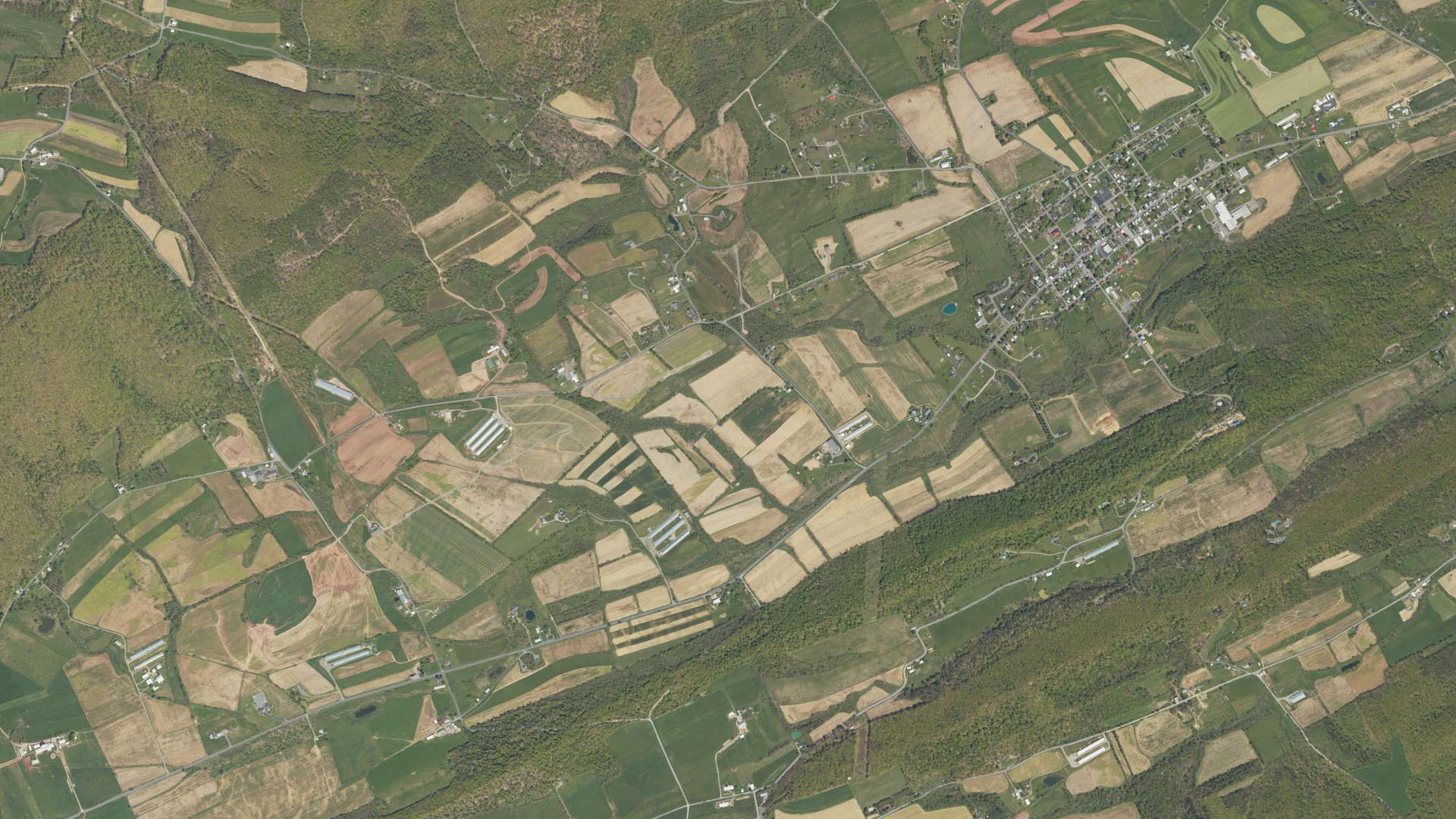 Aerial view of land around Washington, Pennsylvania