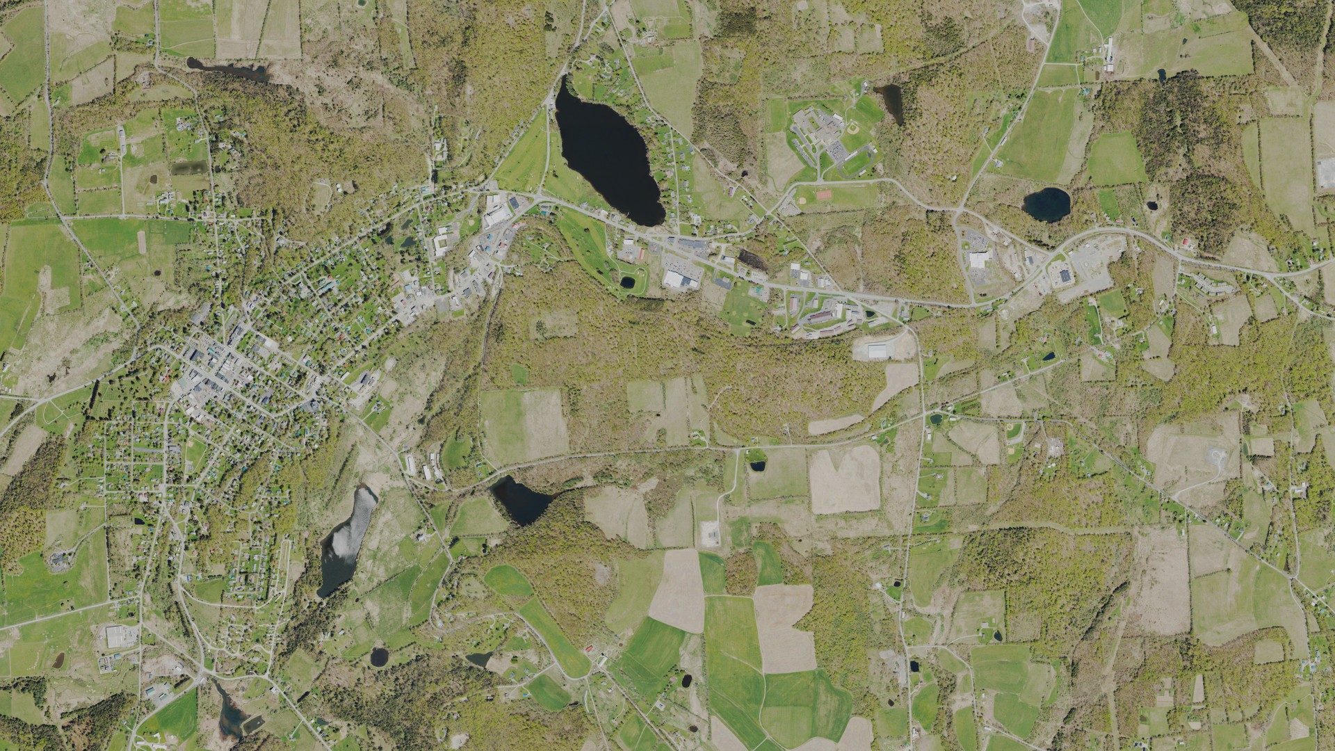 Natural-color aerial photograph of land around Bridgewater, Pennsylvania