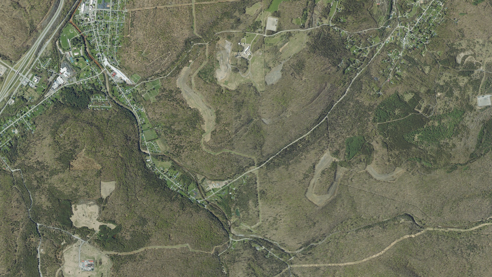 Natural-color aerial photograph of land around Hamilton, Pennsylvania