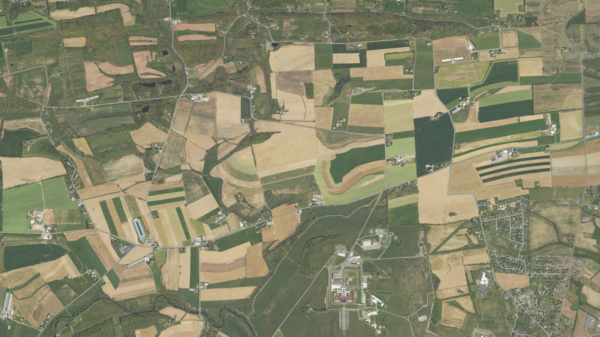 Natural-color aerial photograph of land around Kelly, Pennsylvania