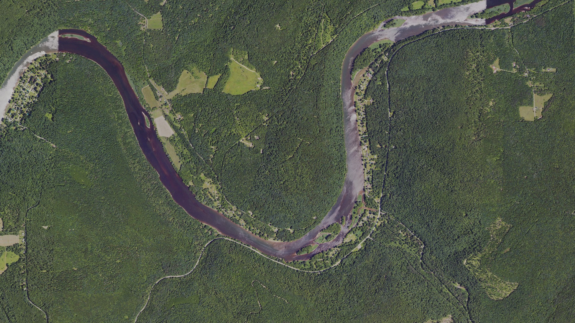 Natural-color aerial photograph of land around President, Pennsylvania