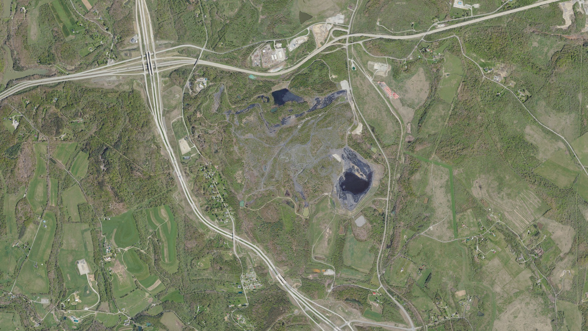 Natural-color aerial photograph of land around Robinson, Pennsylvania