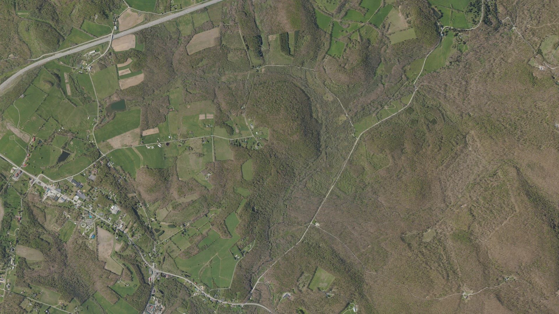 Natural-color aerial photograph of land around Donegal, Pennsylvania