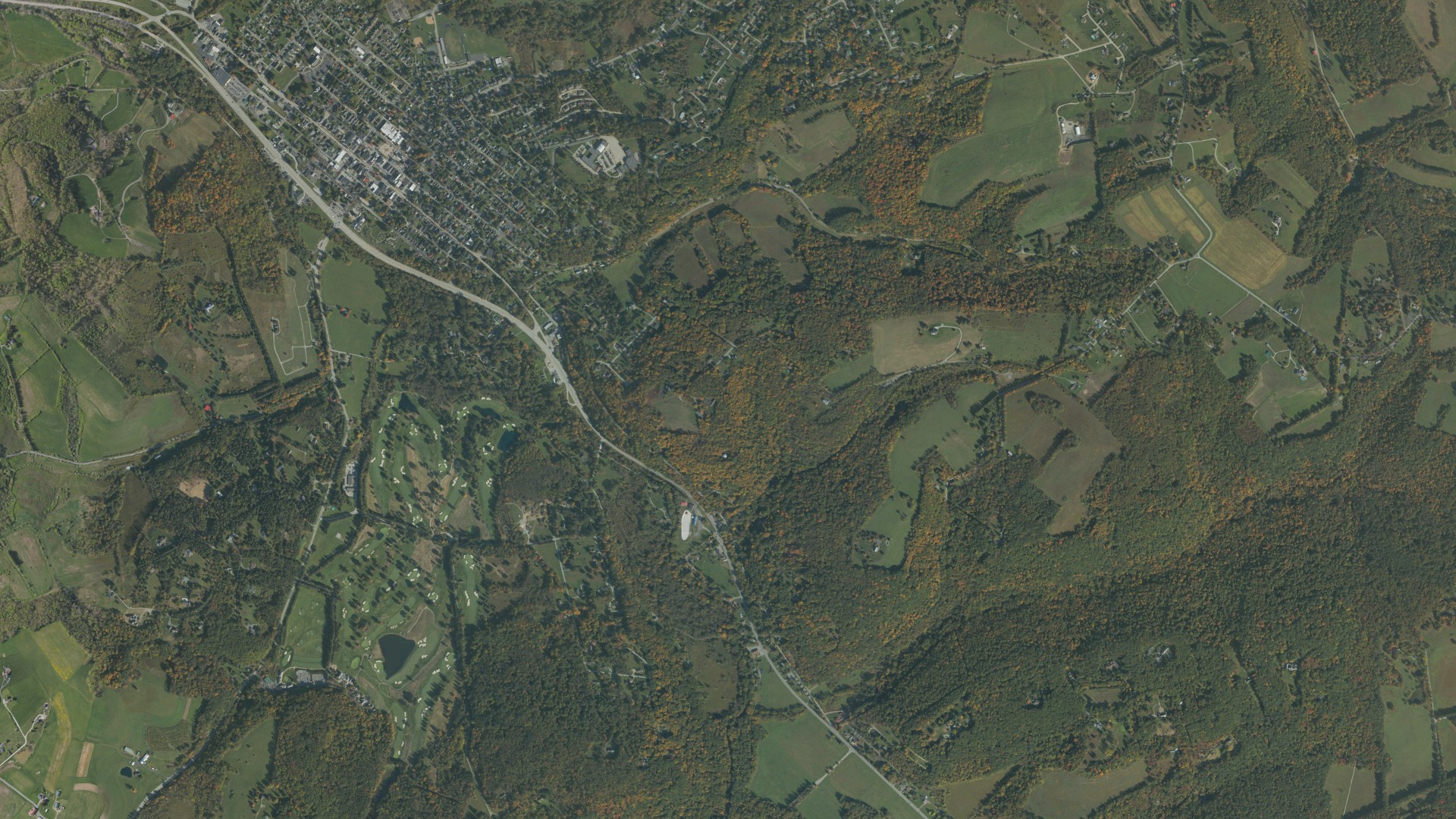 Natural-color aerial photograph of land around Ligonier, Pennsylvania
