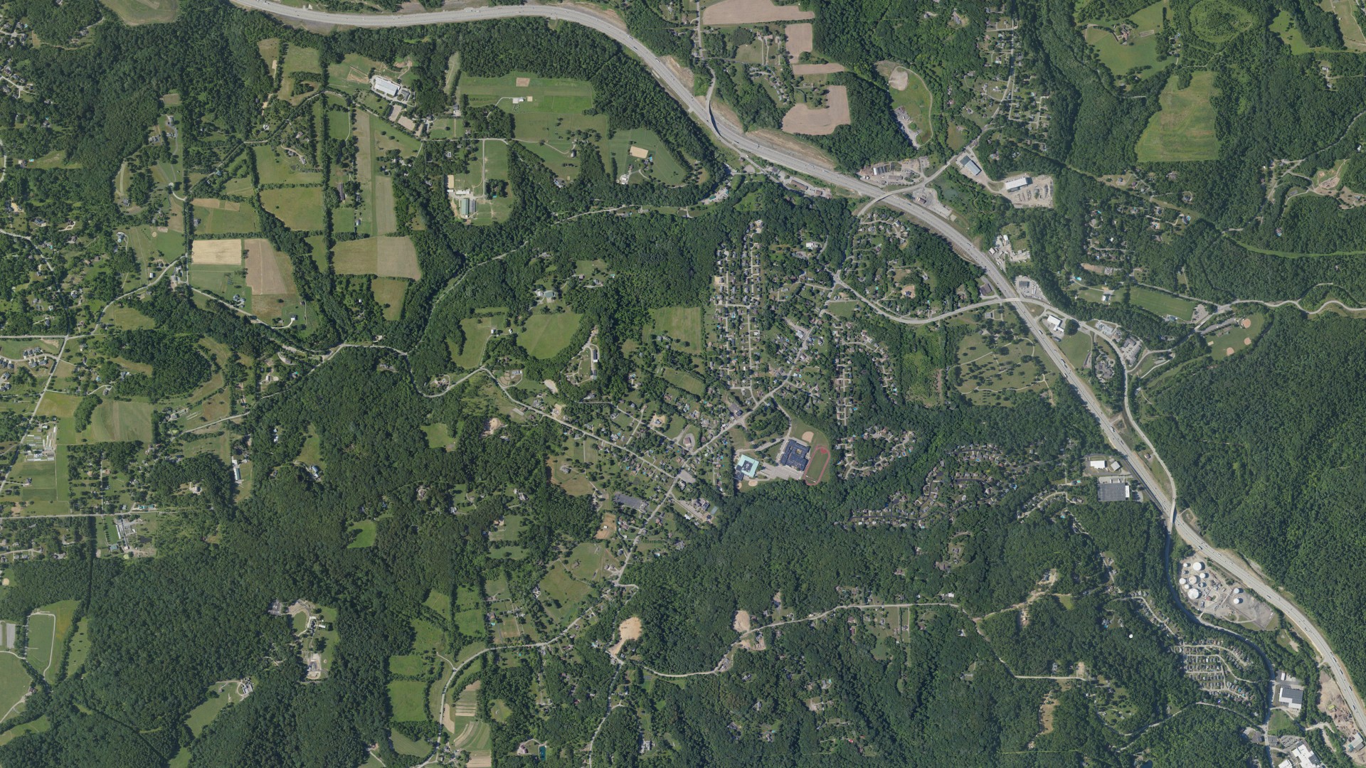 Natural-color aerial photograph of land around Dorseyville, Pennsylvania
