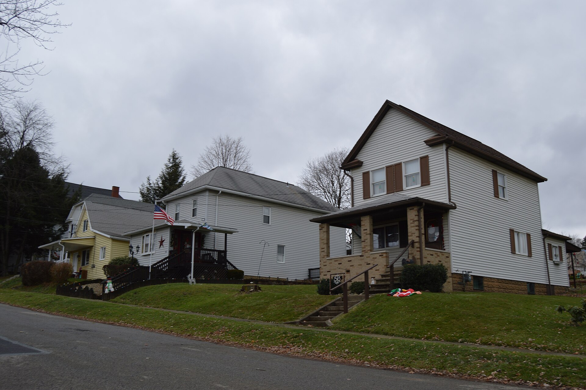 Houses on the northern side of Broadway, between Ninth and Tenth Streets, in East Butler, Pennsylvania, United States.